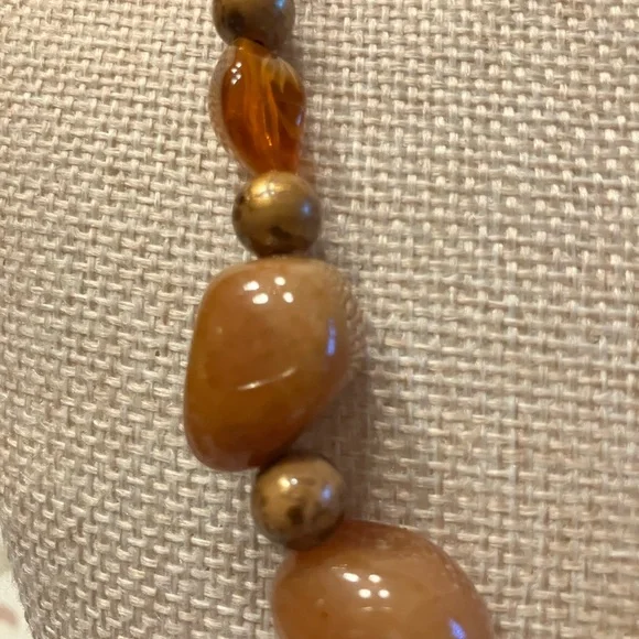CARNELIAN STONE NECKLACE WITH TOGGEL CLASP AND PEARLS
Vintage Carnelian 18” - Picture 10 of 17